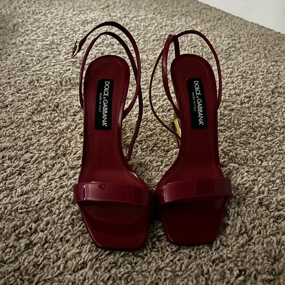 Dolce and Gabana Patent leather sandals with 3.5 heel
